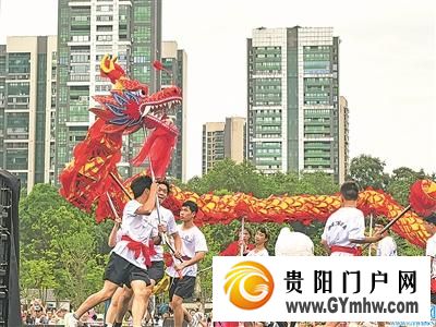 水龙点睛、星童奏乐、千人篝火……这场贵阳泼水节玩出了新高度(图2) 水龙点睛、星童奏乐、千人篝火……这场贵阳泼水节玩出了新高度(图2)