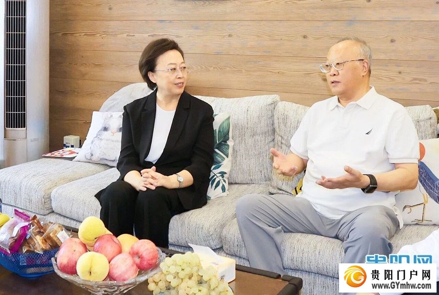 郑莉看望慰问老同志(图1)